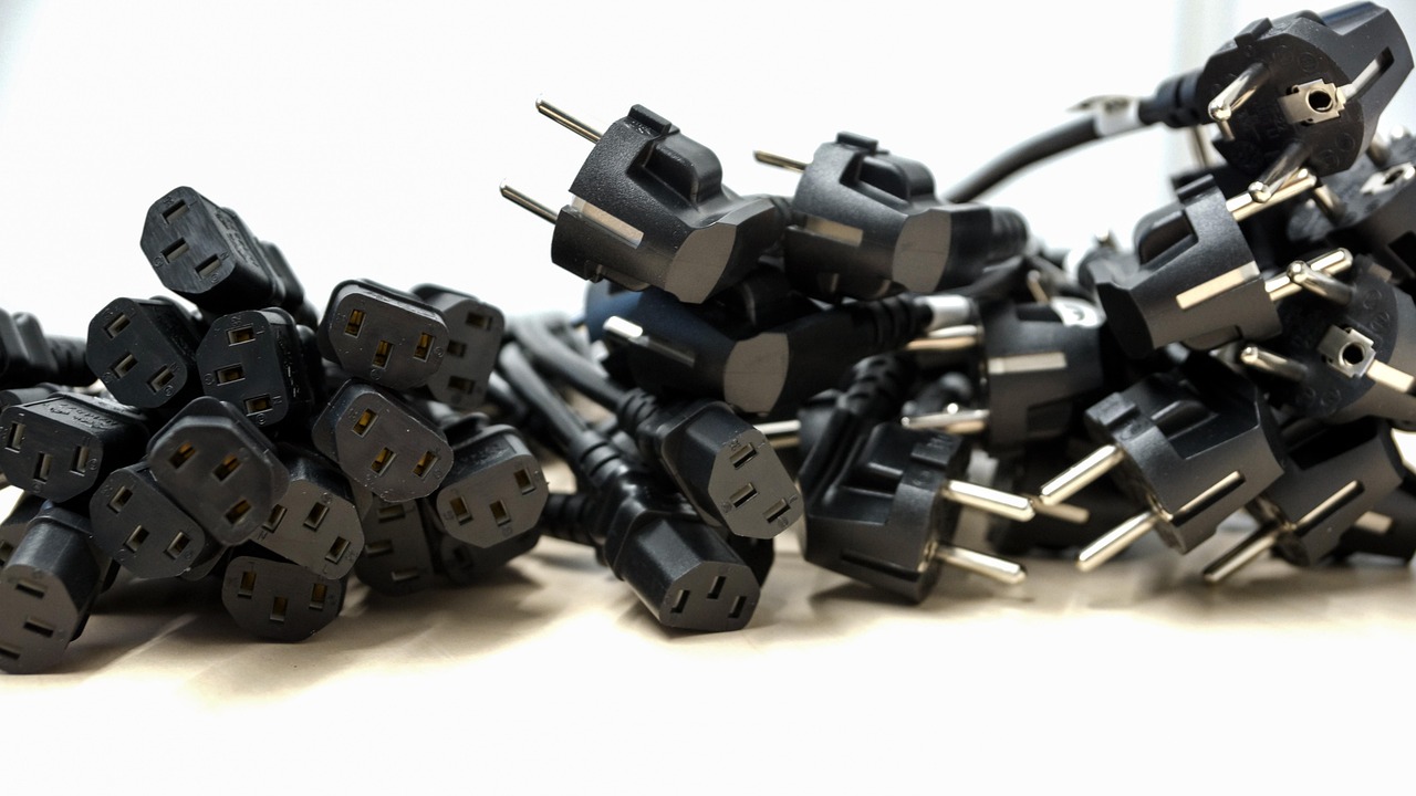 plug, round, electricity, power, computer, electric, energy, supply, cable, electrical, cee 7 4, europe, european, schuko, iec 60320, c13, black